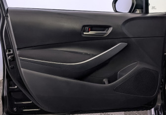 Подержанный автомобиль Toyota Corolla Sedan 2021 года (19 фото)