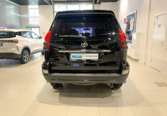 Подержанный автомобиль Toyota Land Cruiser Prado 2008 года (5 фото)