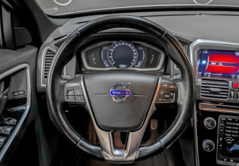 Подержанный автомобиль Volvo XC60 2017 года (21 фото)