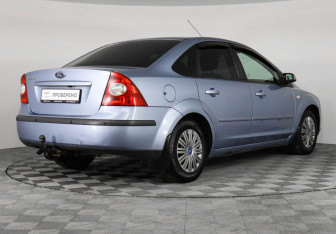 Подержанный автомобиль Ford Focus Sedan 2006 года (5 фото)