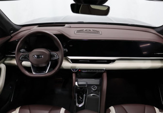 Подержанный автомобиль Geely Monjaro 2023 года (13 фото)