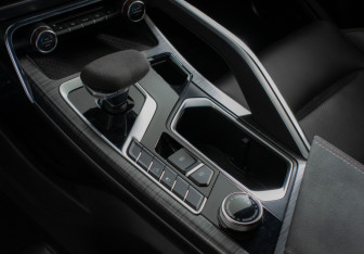 Подержанный автомобиль Geely Tugella 2022 года (14 фото)