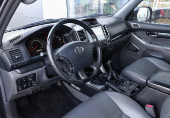 Подержанный автомобиль Toyota Land Cruiser Prado 2008 года (18 фото)