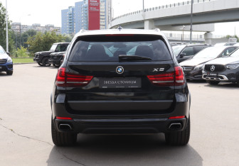 Подержанный автомобиль BMW X5 2013 года (6 фото)