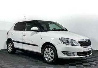 Подержанный автомобиль Skoda Fabia Hatchback 2010 года (3 фото)