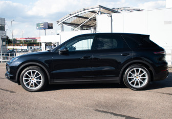 Подержанный автомобиль Porsche Cayenne 2018 года (8 фото)
