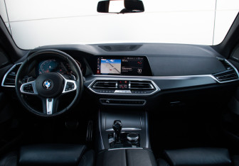 Подержанный автомобиль BMW X5 2019 года (9 фото)