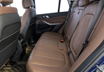 Подержанный автомобиль BMW X5 2020 года (18 фото)