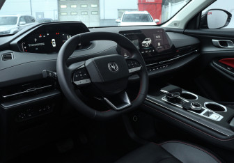 Подержанный автомобиль Changan UNI-S 2024 года (13 фото)