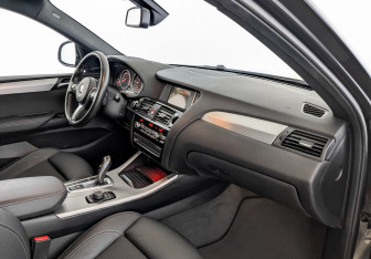 Подержанный автомобиль BMW X4 2017 года (11 фото)