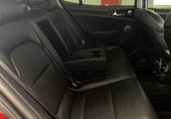 Подержанный автомобиль Kia Stinger 2021 года (8 фото)