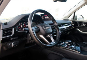 Подержанный автомобиль Audi Q7 2018 года (9 фото)