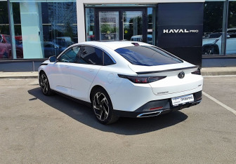 Подержанный автомобиль Changan Lamore 2024 года (7 фото)