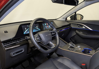 Подержанный автомобиль Omoda C5 2024 года (16 фото)