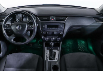 Подержанный автомобиль Skoda Octavia Wagon 2014 года (10 фото)