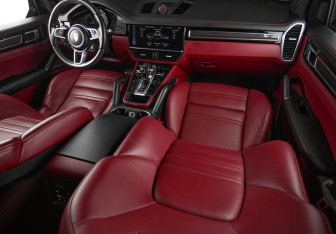 Подержанный автомобиль Porsche Cayenne 2019 года (13 фото)