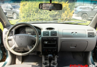 Подержанный автомобиль Kia Rio Sedan 2004 года (9 фото)