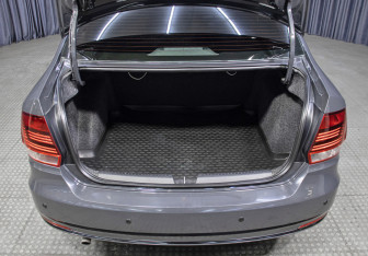 Подержанный автомобиль Volkswagen Polo Sedan 2016 года (10 фото)