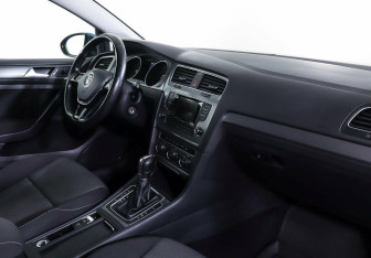 Подержанный автомобиль Volkswagen Golf Hatchback 2013 года (9 фото)