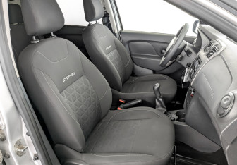 Подержанный автомобиль Renault Sandero 2018 года (23 фото)