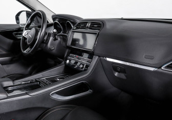 Подержанный автомобиль Jaguar F-Pace 2019 года (9 фото)