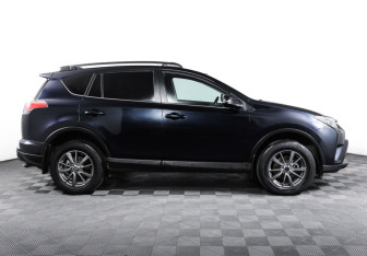 Подержанный автомобиль Toyota RAV4 2018 года (4 фото)