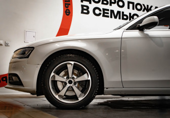 Подержанный автомобиль Audi A4 Sedan 2015 года (31 фото)