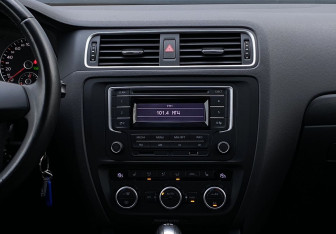 Подержанный автомобиль Volkswagen Jetta Sedan 2014 года (13 фото)