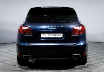 Подержанный автомобиль Porsche Cayenne 2012 года (6 фото)