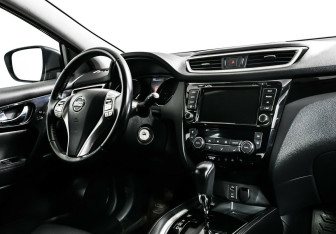 Подержанный автомобиль Nissan Qashqai 2015 года (8 фото)