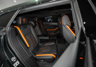 Подержанный автомобиль Lamborghini Urus 2025 года (21 фото)