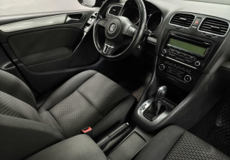 Подержанный автомобиль Volkswagen Golf Hatchback 2011 года (11 фото)
