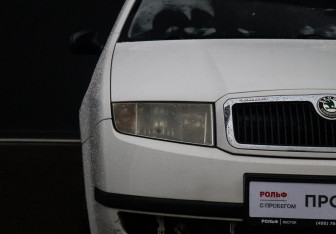 Подержанный автомобиль Skoda Fabia Hatchback 2001 года (15 фото)