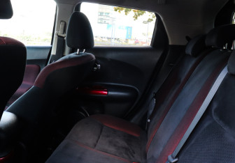 Подержанный автомобиль Nissan Juke 2014 года (10 фото)