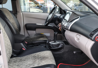 Подержанный автомобиль Mitsubishi L200 2012 года (11 фото)
