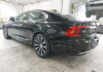 Новый Volvo S90 2024 (2 фото)