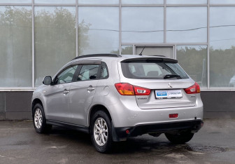 Подержанный автомобиль Mitsubishi ASX 2013 года (7 фото)