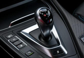 Подержанный автомобиль BMW M2 2021 года (22 фото)