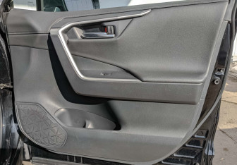 Подержанный автомобиль Toyota RAV4 2021 года (23 фото)