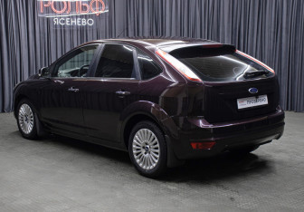 Подержанный автомобиль Ford Focus Hatchback 2010 года (7 фото)