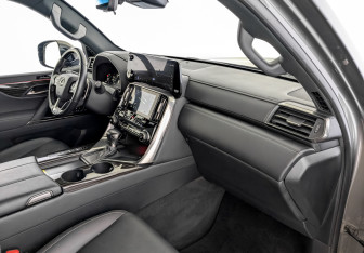Подержанный автомобиль Lexus LX 2024 года (11 фото)
