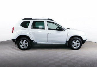 Подержанный автомобиль Renault Duster 2013 года (4 фото)