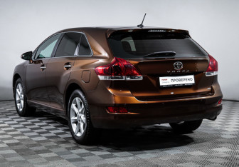 Подержанный автомобиль Toyota Venza 2013 года (7 фото)
