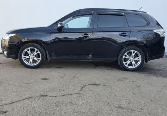Подержанный автомобиль Mitsubishi Outlander 2013 года (8 фото)