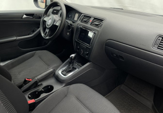 Подержанный автомобиль Volkswagen Jetta Sedan 2013 года (10 фото)
