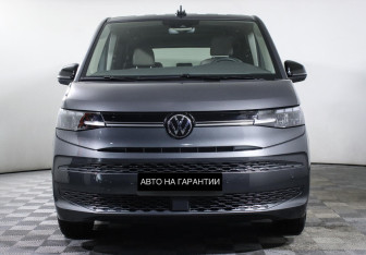 Подержанный автомобиль Volkswagen Multivan 2022 года (2 фото)
