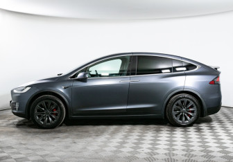 Подержанный автомобиль Tesla Model X 2018 года (8 фото)