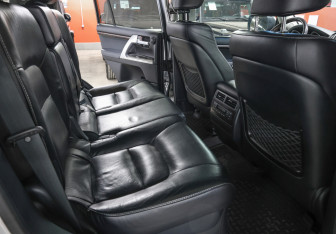 Подержанный автомобиль Toyota Land Cruiser Suv 2012 года (12 фото)