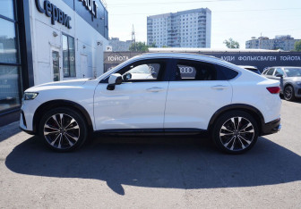 Подержанный автомобиль Geely Tugella 2023 года (8 фото)