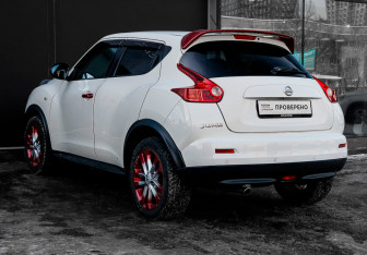 Подержанный автомобиль Nissan Juke 2012 года (7 фото)